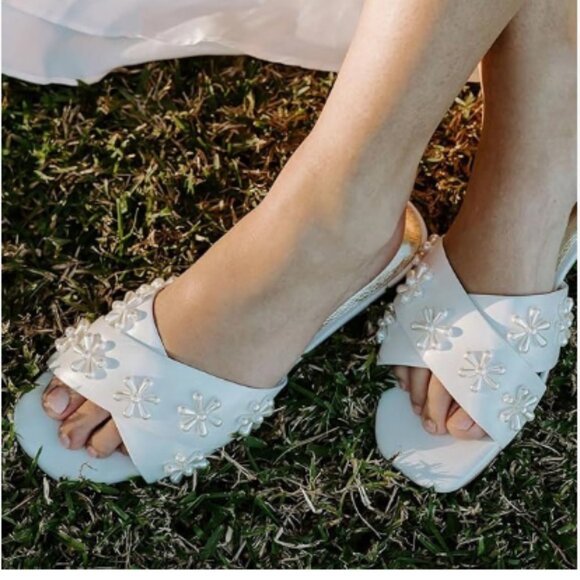 XYD White Bloom Pearl Flower Flat Sandals for Bride Wedding Open Toe Mules - Picture 1 of 8